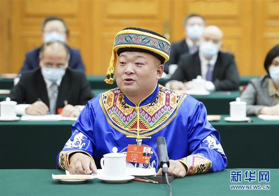  5月24日，全國(guó)人大代表宋慶禮參加湖北代表團(tuán)的審議并發(fā)言。新華社記者 黃敬文 攝